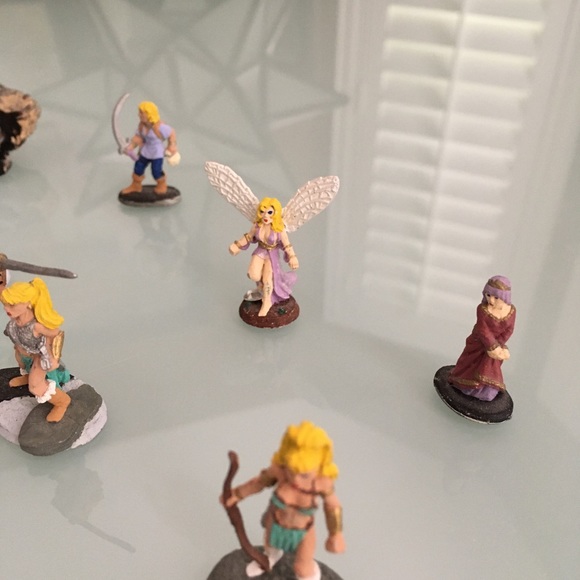 Lot of 12 painted figurines - Picture 4 of 9